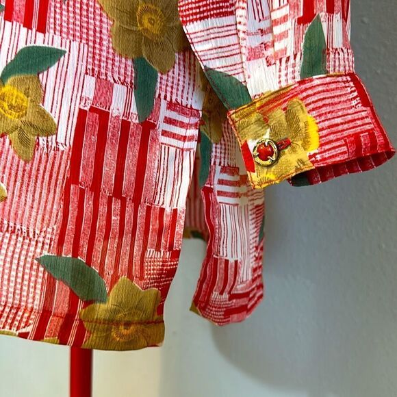 Chloe women’s long sleeve button up top. No size tag. Please see measurements - Picture 4 of 11